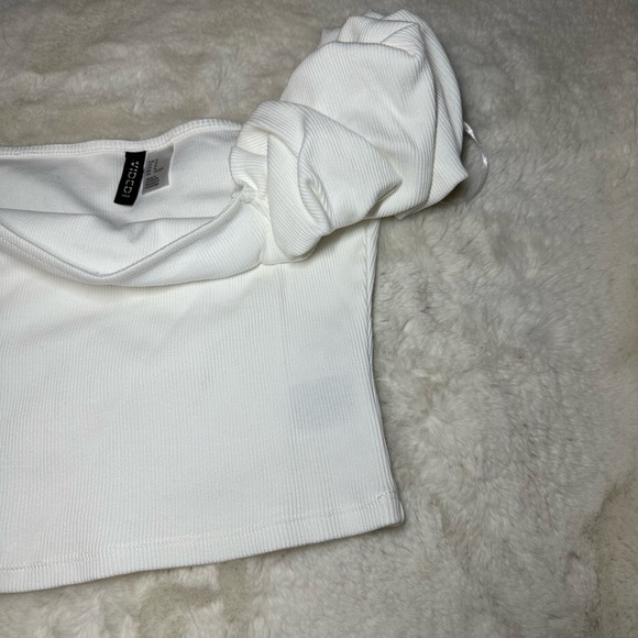 Divided White Asymmetrical Ruffled Blouse - Picture 3 of 4